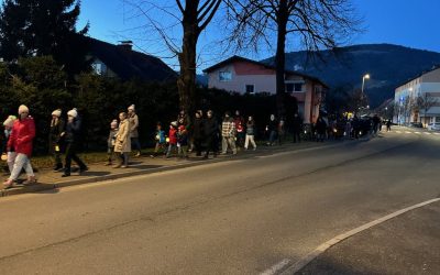 Pohod z lučkami za učence prve triade