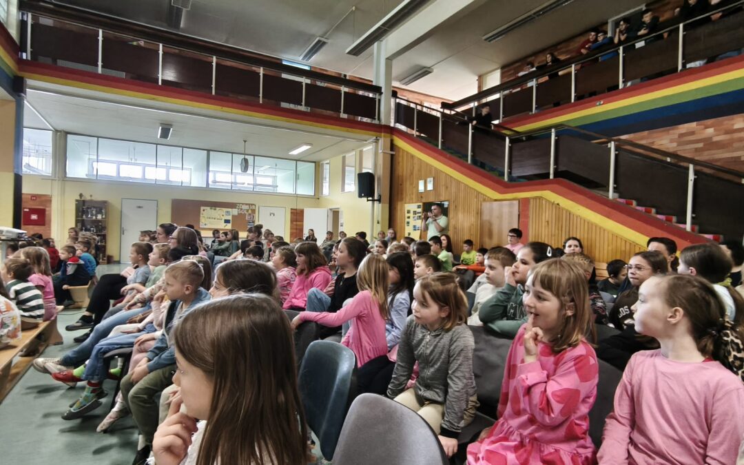 Projekt “Podari trenutek” in obisk čarovnika